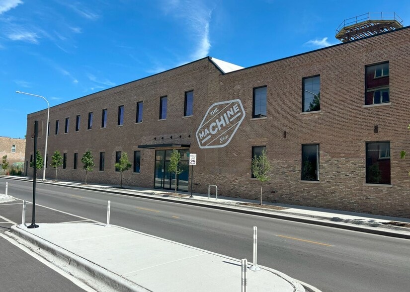2145 W Grand Ave, Chicago, IL for lease - Building Photo - Image 2 of 26