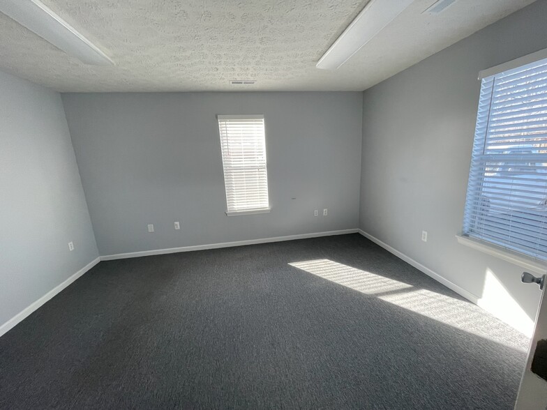 104 Homestead Dr, Forest, VA for lease - Building Photo - Image 3 of 8