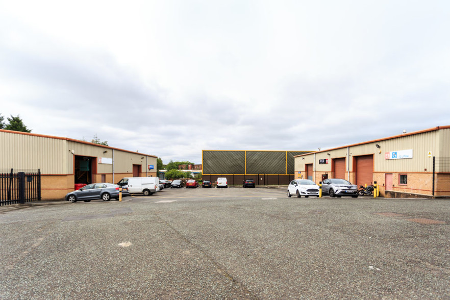 Hanson Clos, Manchester for lease - Primary Photo - Image 1 of 3