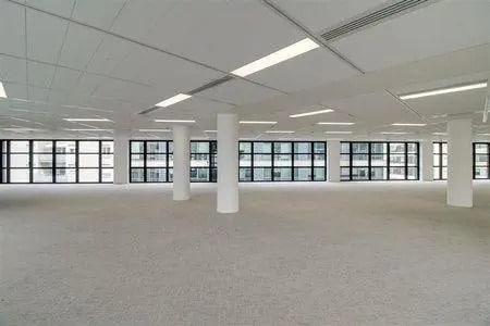 Office in Clichy for lease - Building Photo - Image 2 of 9
