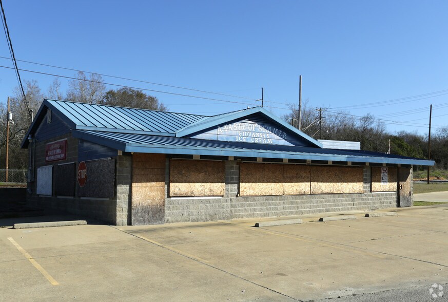 1320 S Railroad St, Phenix City, AL 36867