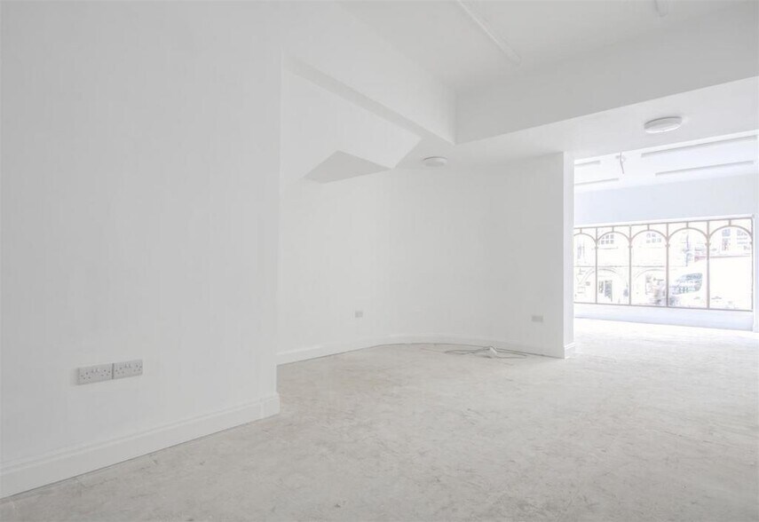 49-51 High St, Skipton for lease - Interior Photo - Image 3 of 5