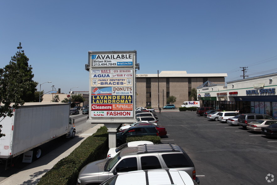 2701-2743 E Slauson Ave, Huntington Park, CA for lease - Building Photo - Image 2 of 4