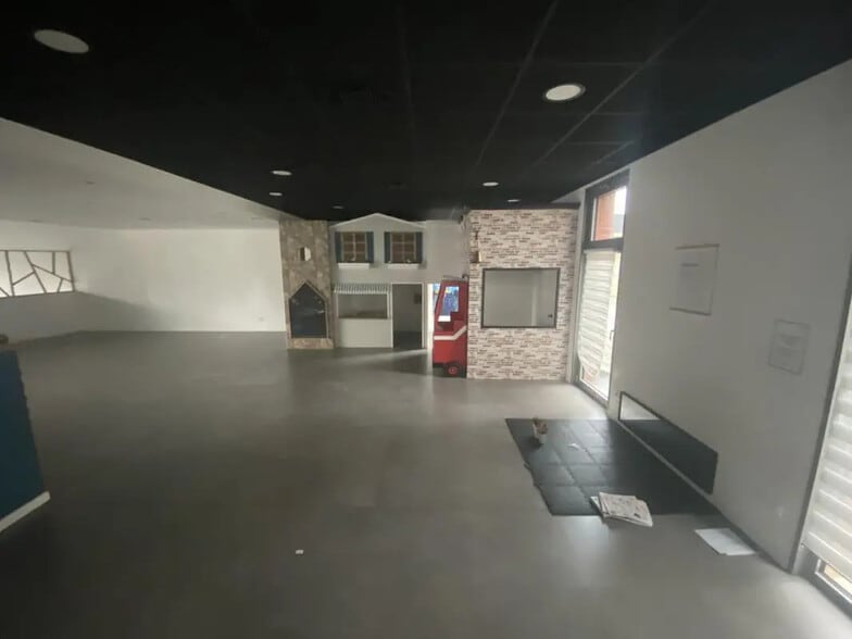 Office in Pérenchies for lease - Interior Photo - Image 3 of 5