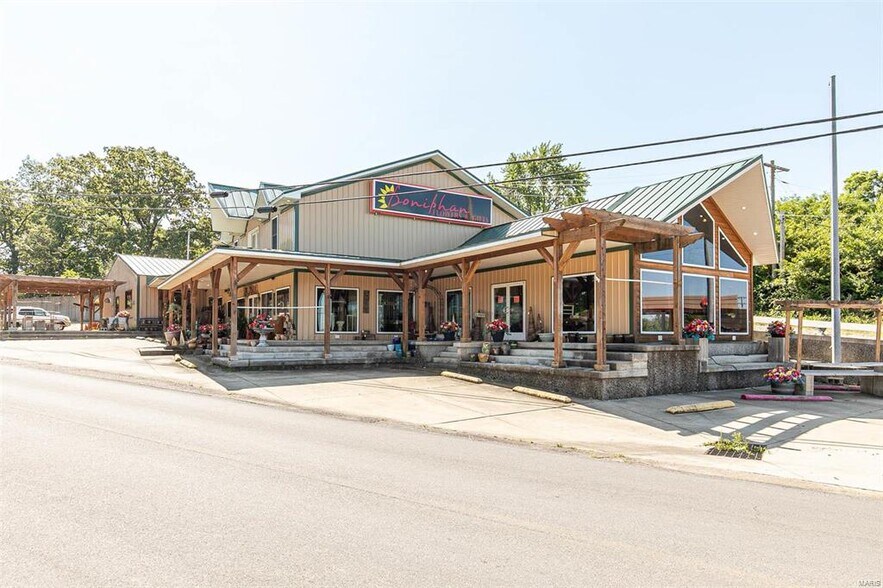 304 E Highway St, Doniphan, MO for sale - Primary Photo - Image 1 of 1