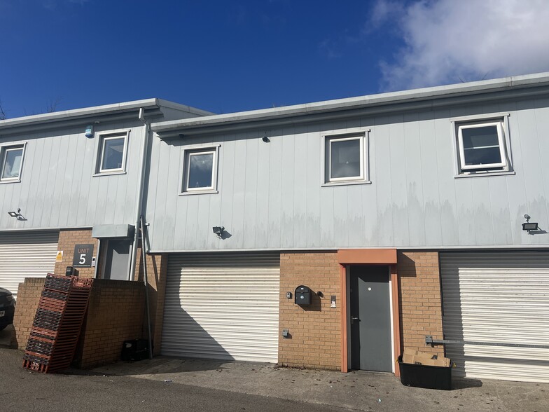 Asquith Ave, Morley for sale - Primary Photo - Image 1 of 1
