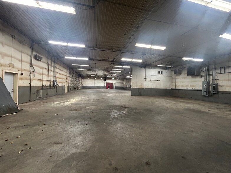 9350 Shaver Rd, Portage, MI for lease - Building Photo - Image 2 of 48