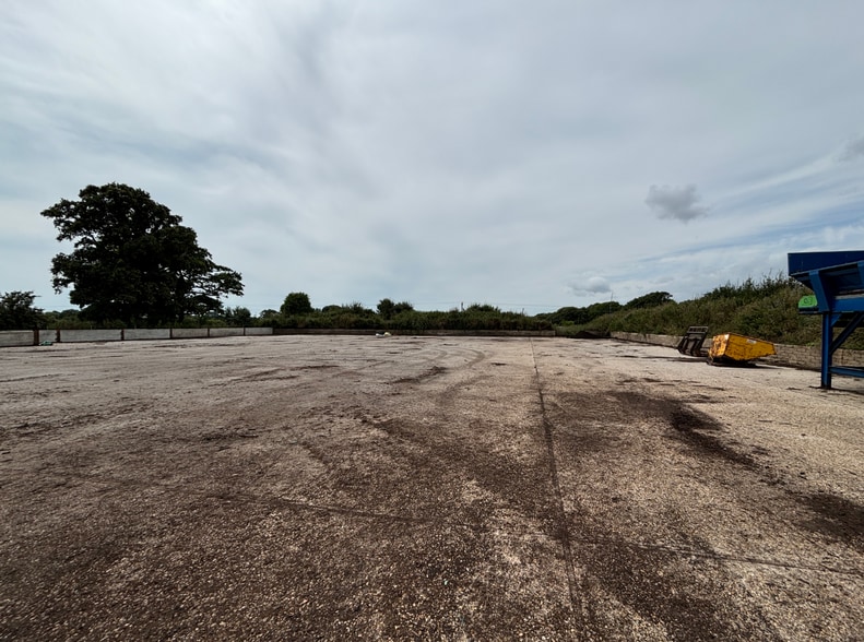 Manor Rd, Hayling Island for sale - Primary Photo - Image 1 of 1