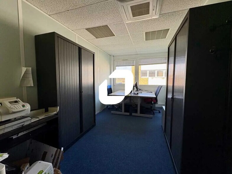 Office in Bièvres for lease - Interior Photo - Image 3 of 10