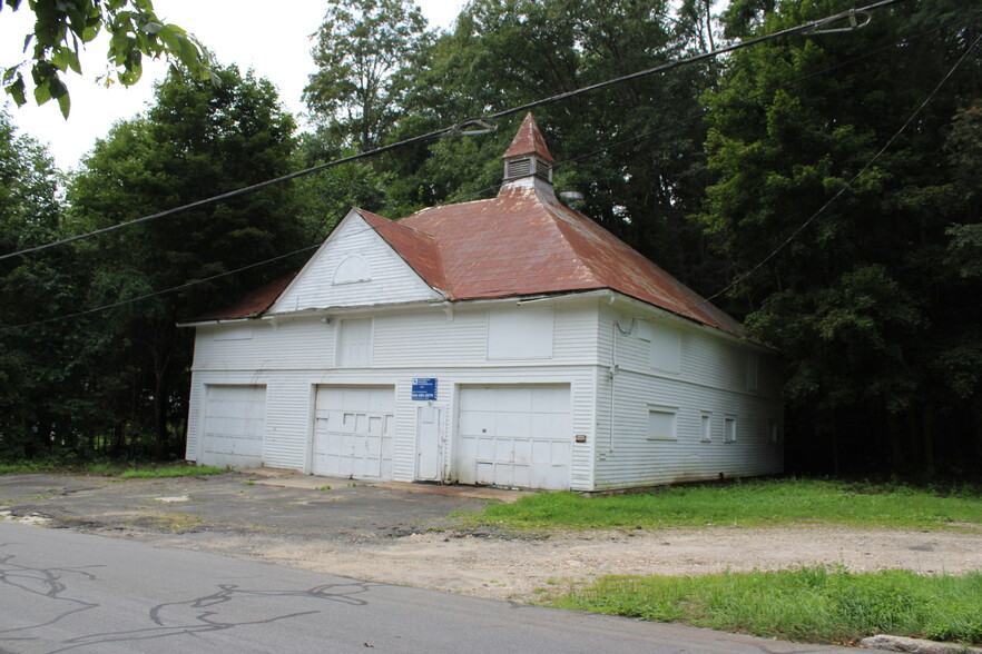 161 Meadow St, Winsted, CT for sale - Building Photo - Image 1 of 1