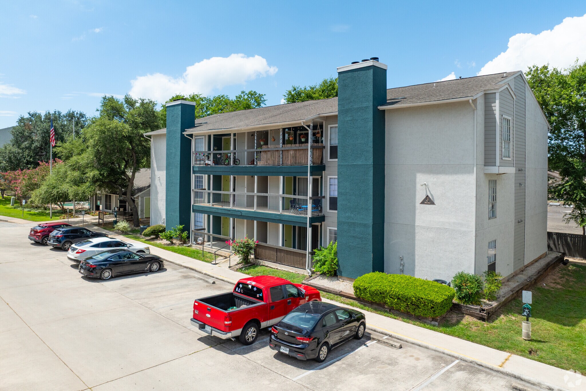 1348 Thorpe Ln, San Marcos, TX for sale Primary Photo- Image 1 of 1