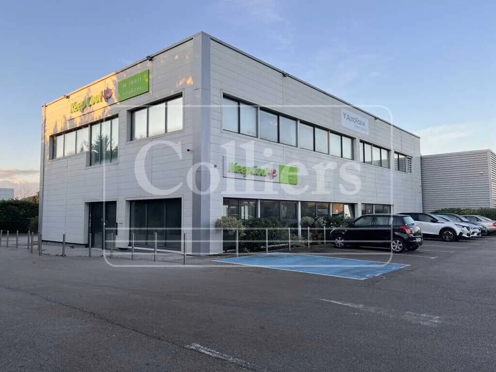 Location Commerce 380 m² - Photo 1