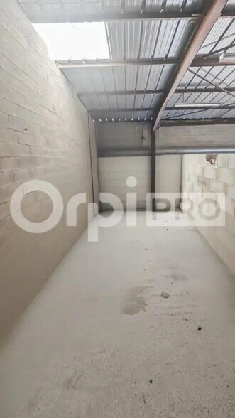 Flex in Agde for lease - Building Photo - Image 3 of 7