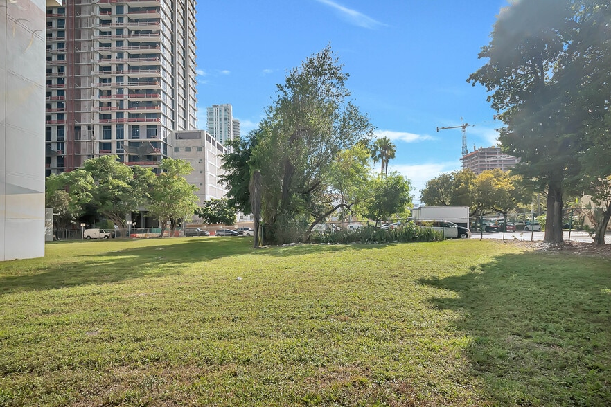 380 32 St, Miami, FL for sale - Building Photo - Image 3 of 12