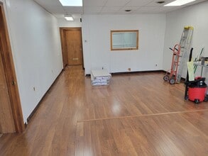 320 Raritan Ave, Highland Park, NJ for lease Interior Photo- Image 2 of 5