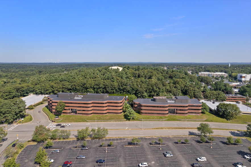 10 Burlington Mall Rd, Burlington, MA for lease - Building Photo - Image 1 of 5