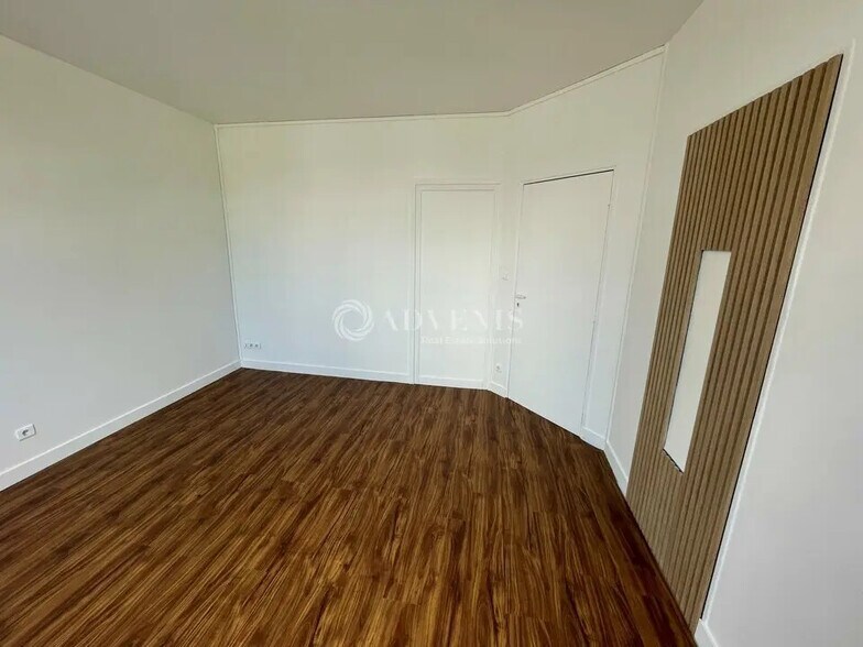 Office in Vierzon for lease - Interior Photo - Image 2 of 5