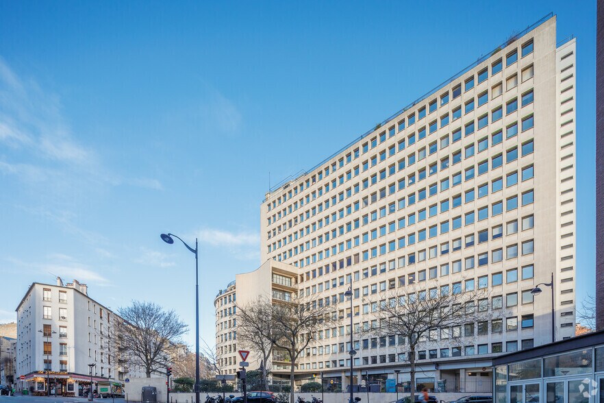 Office in Paris for lease - Building Photo - Image 2 of 22