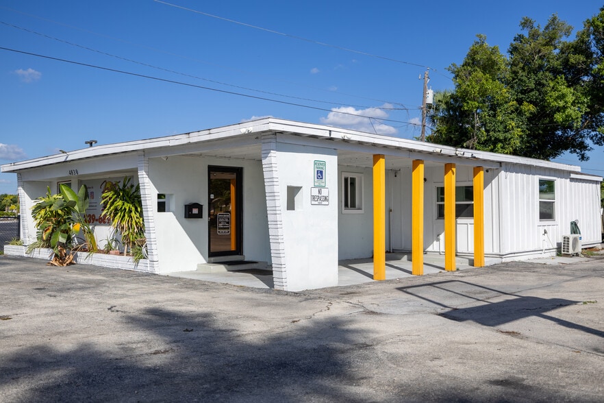 4830 Palm Beach Blvd, Fort Myers, FL for lease - Building Photo - Image 1 of 22