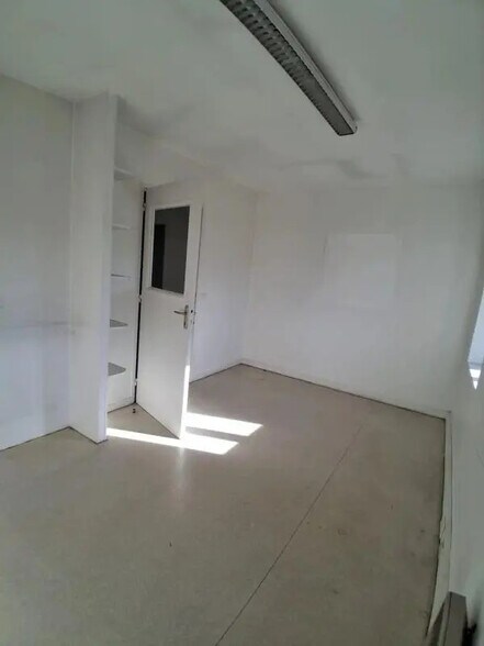 1 Avenue De La République, Houdan for lease - Building Photo - Image 3 of 6