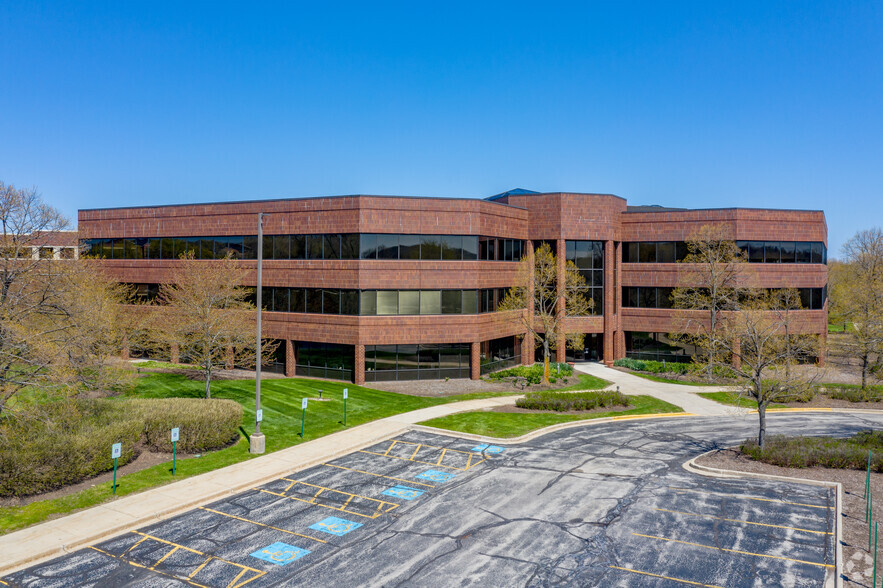 18000 W Sarah Ln, Brookfield, WI for lease - Building Photo - Image 1 of 3