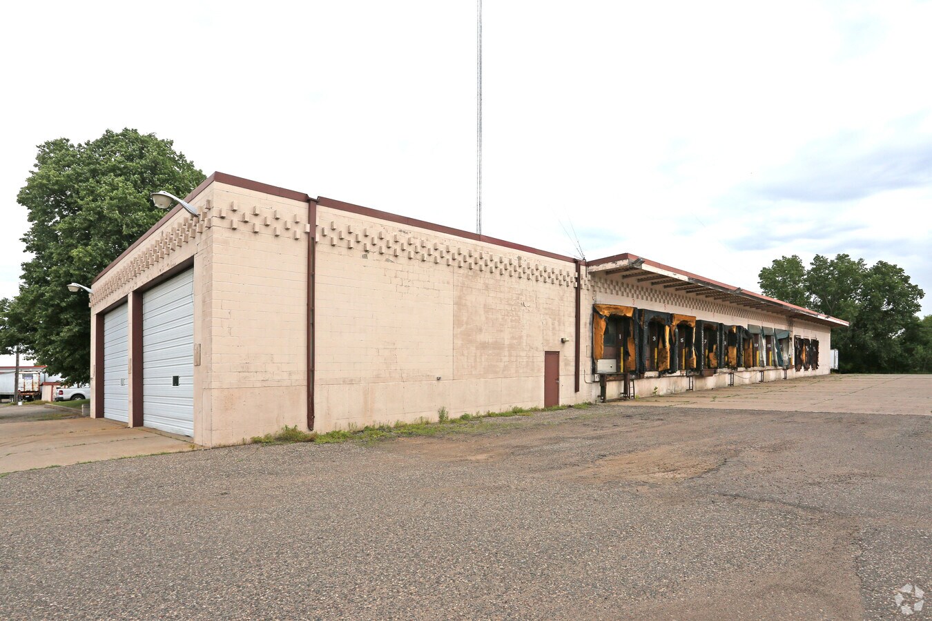 2720 N Fairview Ave, Roseville, MN 55113