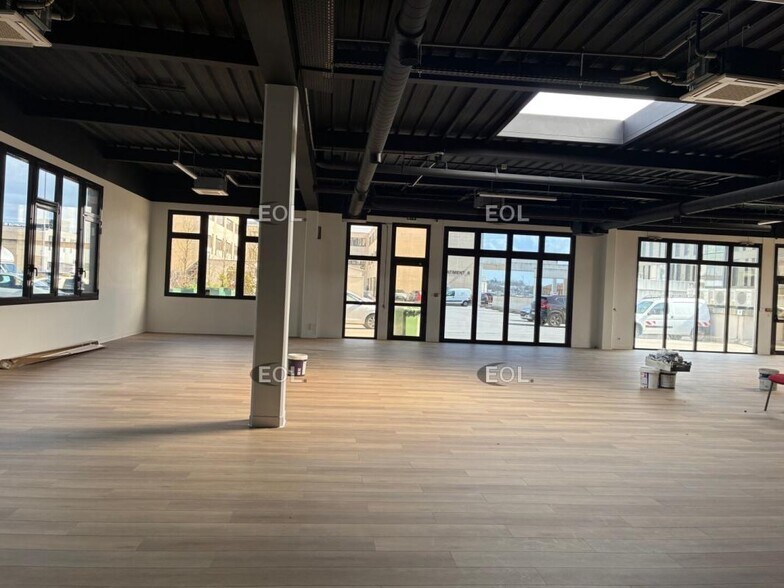 Flex in Arcueil for lease - Interior Photo - Image 3 of 6