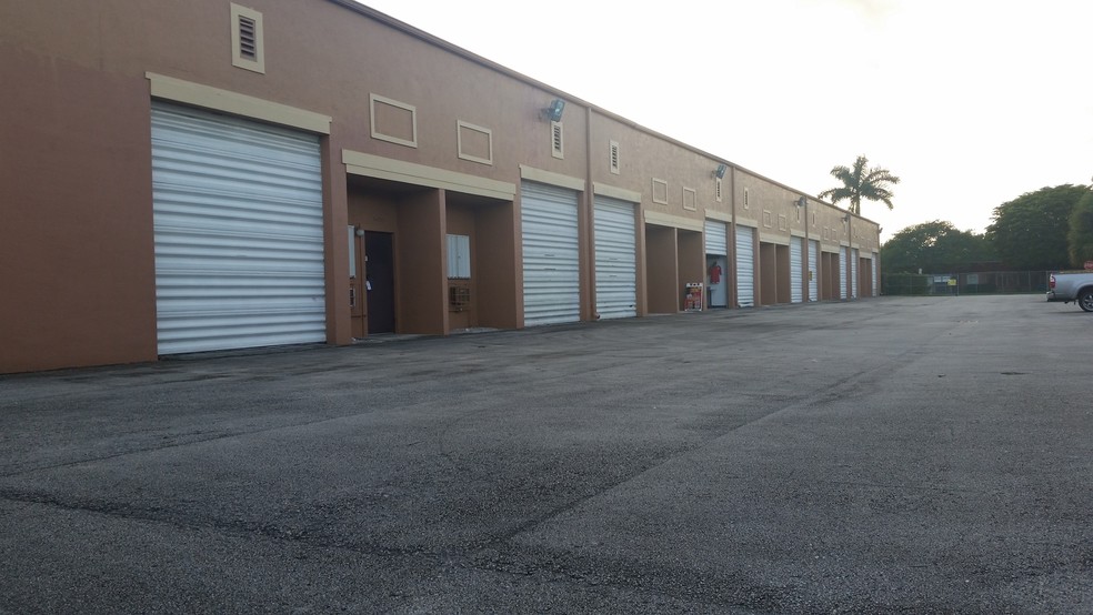 14355-14373 SW 139th Ct, Miami, FL for sale - Primary Photo - Image 1 of 1