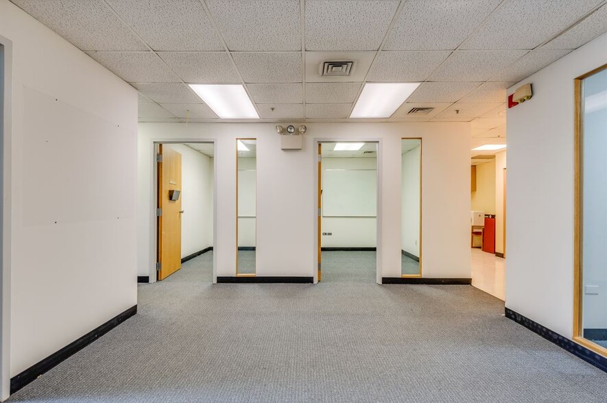 10600 W Higgins Rd, Rosemont, IL for lease - Interior Photo - Image 2 of 9