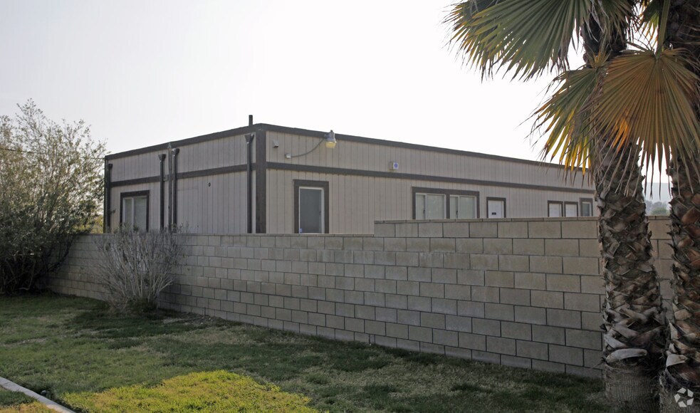 2776 S Lilac Ave, Bloomington, CA for lease - Building Photo - Image 3 of 4