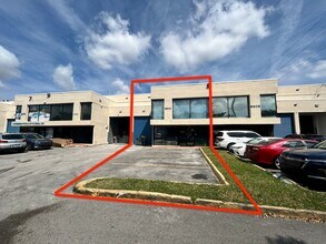 6910 NW 50th St, Miami, FL for lease Interior Photo- Image 2 of 25