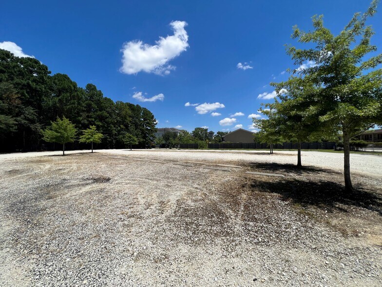 7421 N Forest Dr, North Charleston, SC for lease - Building Photo - Image 1 of 2