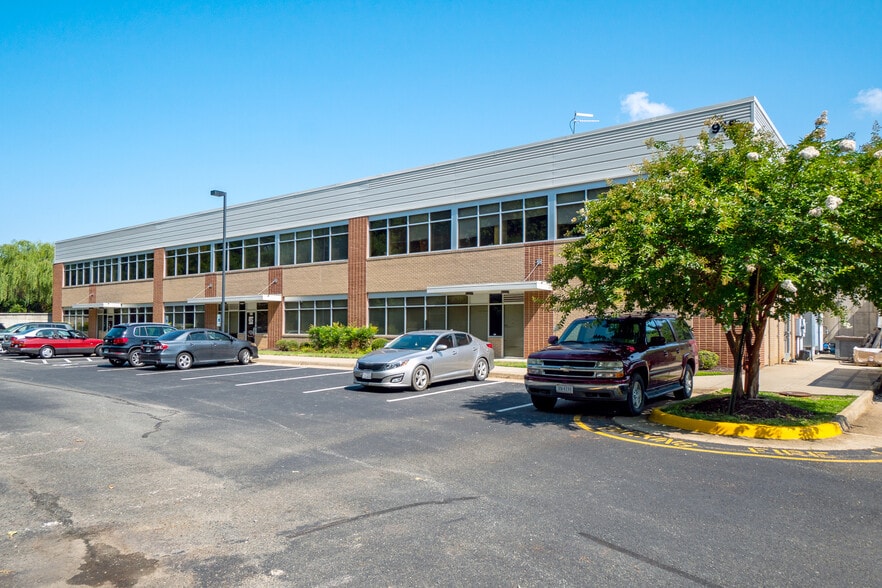 915 Maple Grove Dr, Fredericksburg, VA for lease - Building Photo - Image 2 of 6