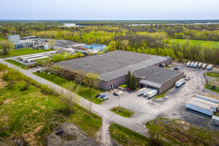 700 Wallrich Av, Cornwall ON - Warehouse