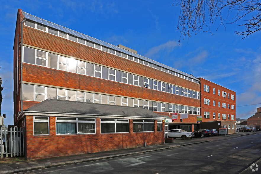 90-100 Collingdon St, Luton for lease - Primary Photo - Image 1 of 5