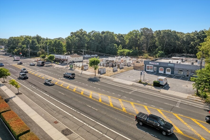 394 Middle Country Rd, Selden, NY for sale - Building Photo - Image 2 of 4