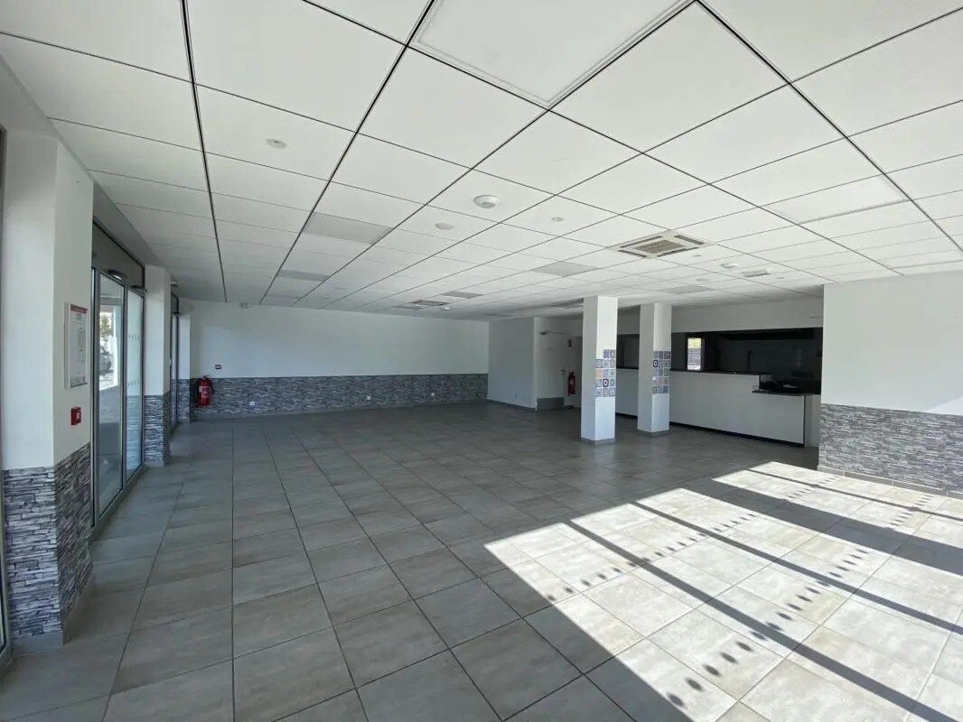 9 Place Bacchus, Les Avenières Veyrins-Thuellin for lease Interior Photo- Image 1 of 7