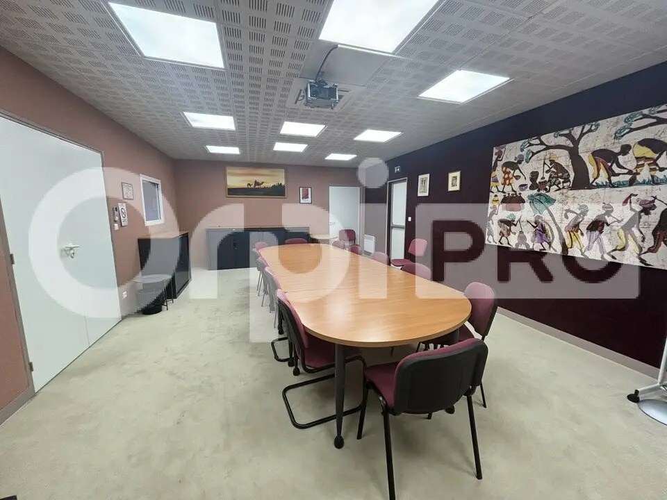 Office in Jaux for lease Building Photo- Image 1 of 7