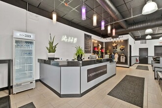 4725 N Western Ave, Chicago, IL for lease Interior Photo- Image 2 of 9