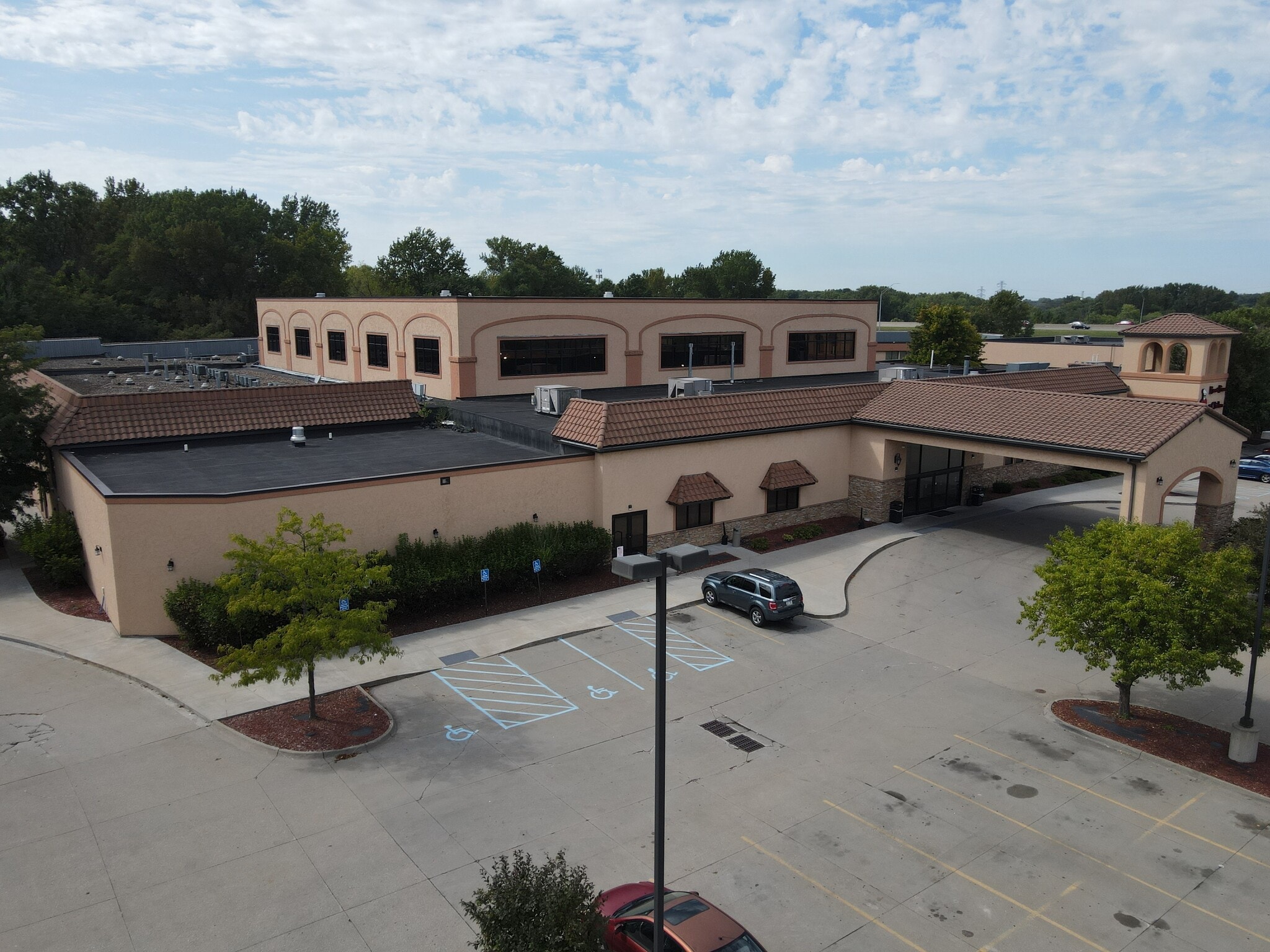 5000 Merle Hay Rd, Des Moines, IA for sale Building Photo- Image 1 of 15