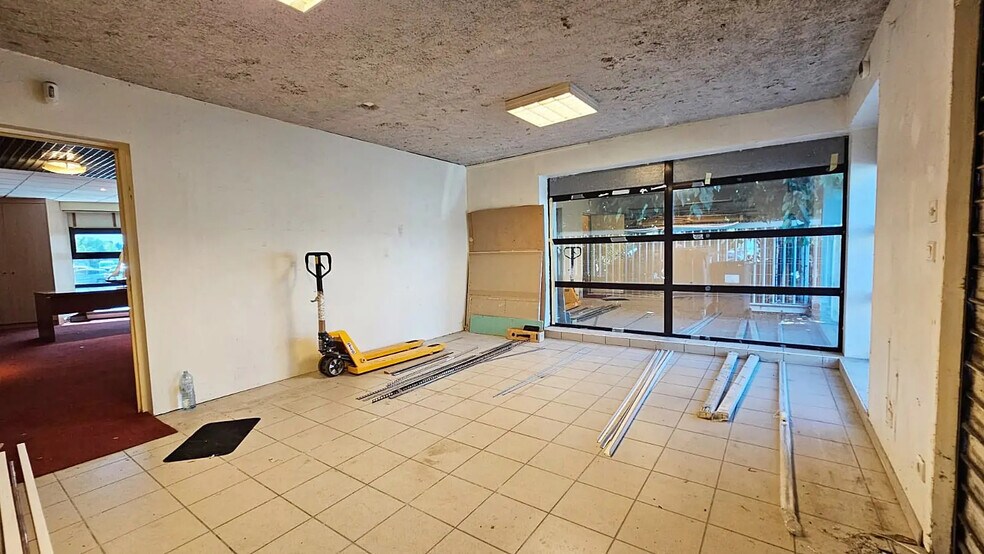 Flex in Champigny-sur-Marne for lease - Building Photo - Image 2 of 12