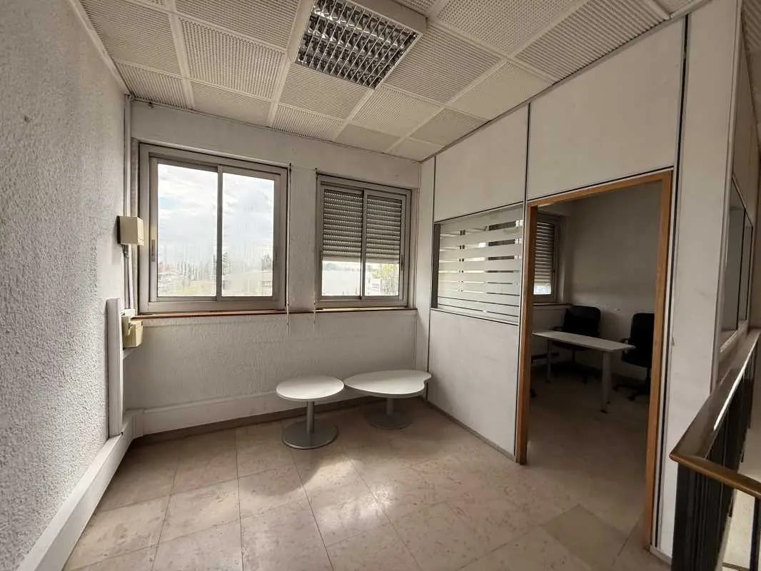 Flex in Décines-Charpieu for sale Interior Photo- Image 1 of 13