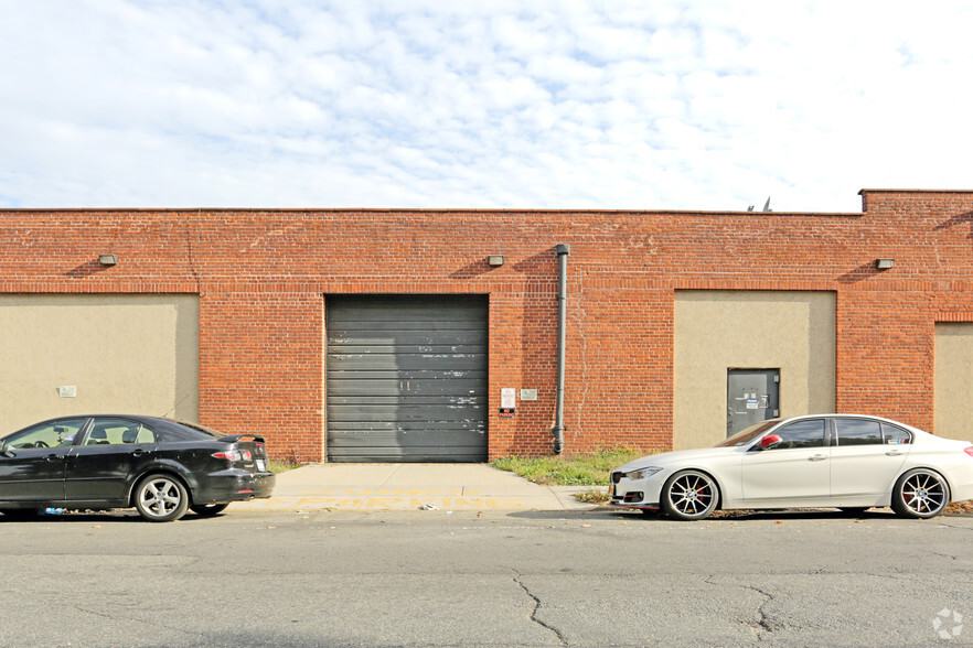 12-01 34th Ave, Long Island City, NY for lease - Building Photo - Image 3 of 8