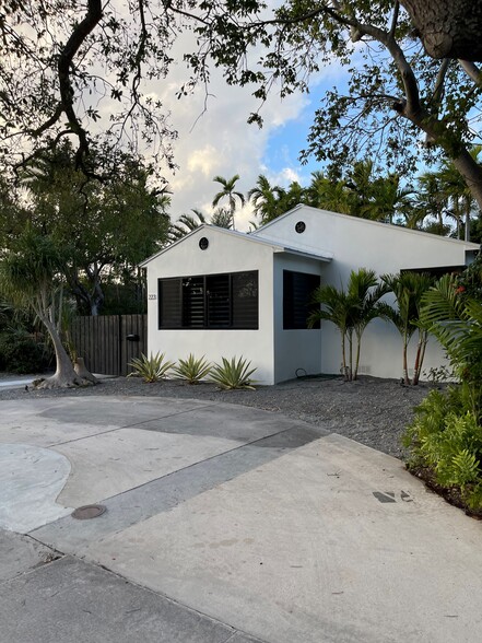 223 SW 17th St, Fort Lauderdale, FL for sale - Primary Photo - Image 1 of 10