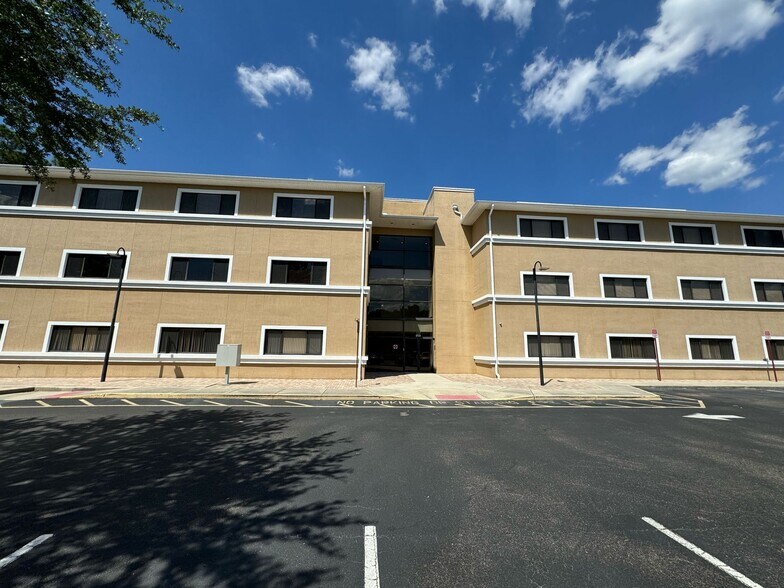 1490 Sunshadow Dr, Casselberry, FL for lease - Building Photo - Image 2 of 32