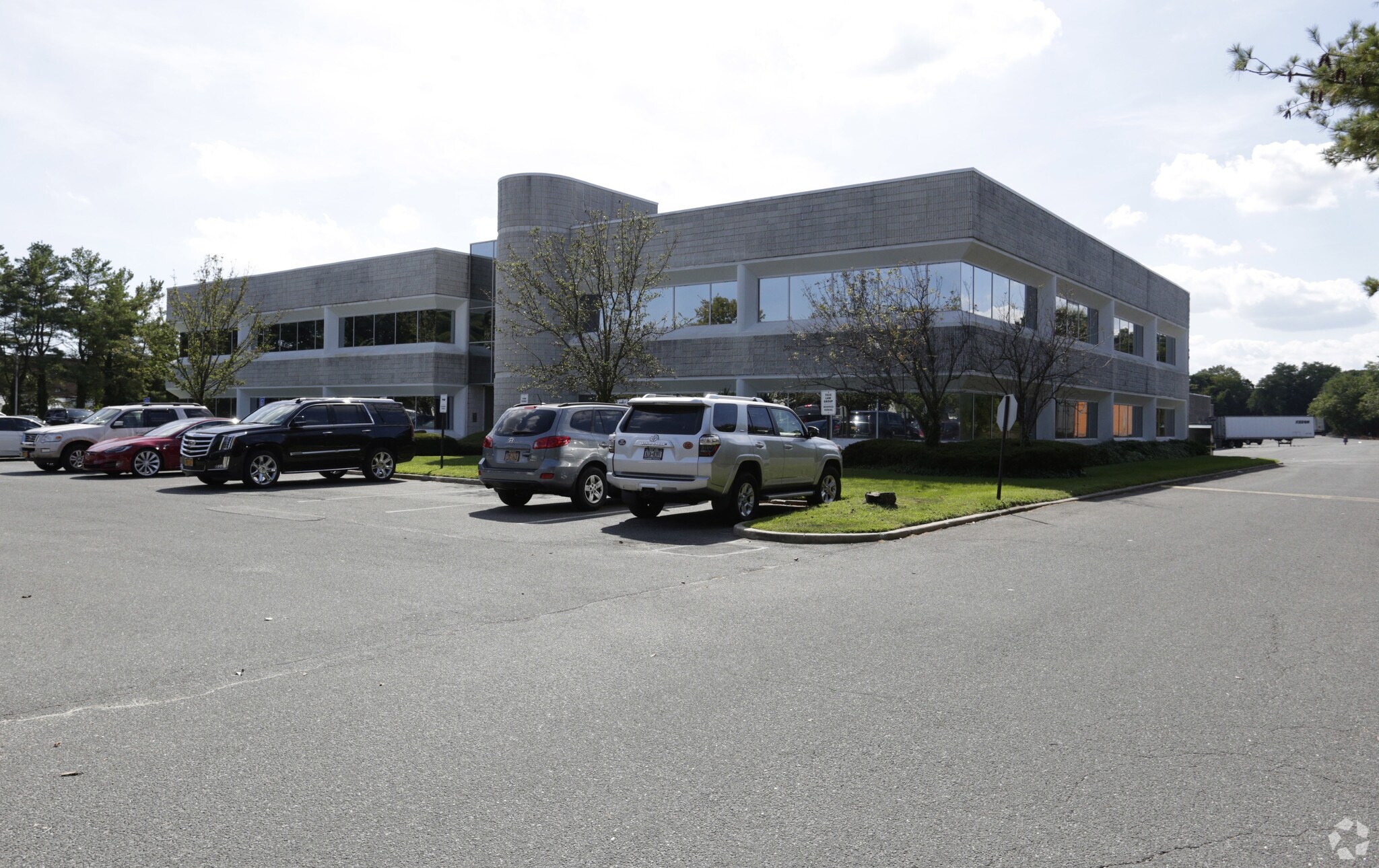 80 Orville Dr, Bohemia, NY 11716 Industrial for Lease