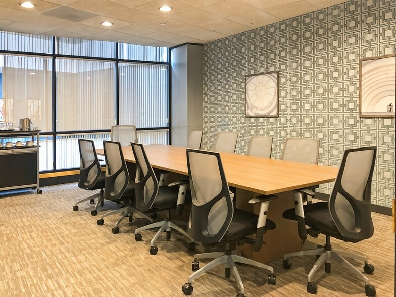 125 Half Mile Rd, Red Bank, NJ for lease - Interior Photo - Image 2 of 12