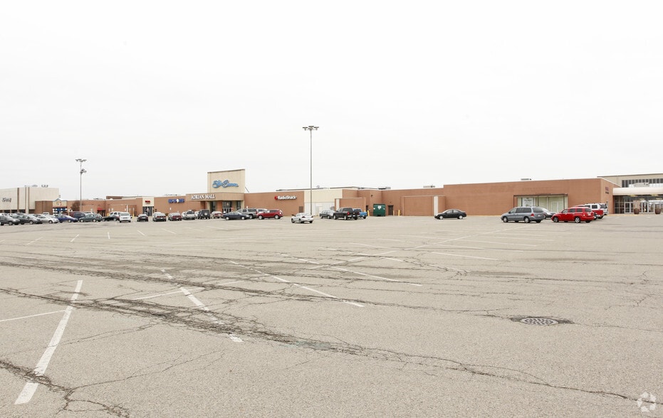 1357 S Main, Adrian, MI for lease - Building Photo - Image 2 of 22