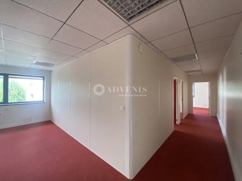 Office in Palaiseau for lease - Interior Photo - Image 3 of 5