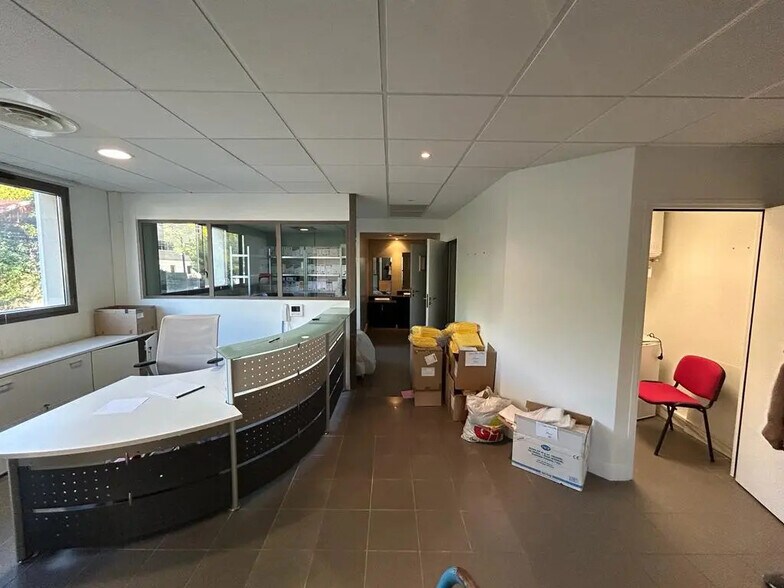 515 Avenue De La Tramontane, La Ciotat for sale - Interior Photo - Image 2 of 5